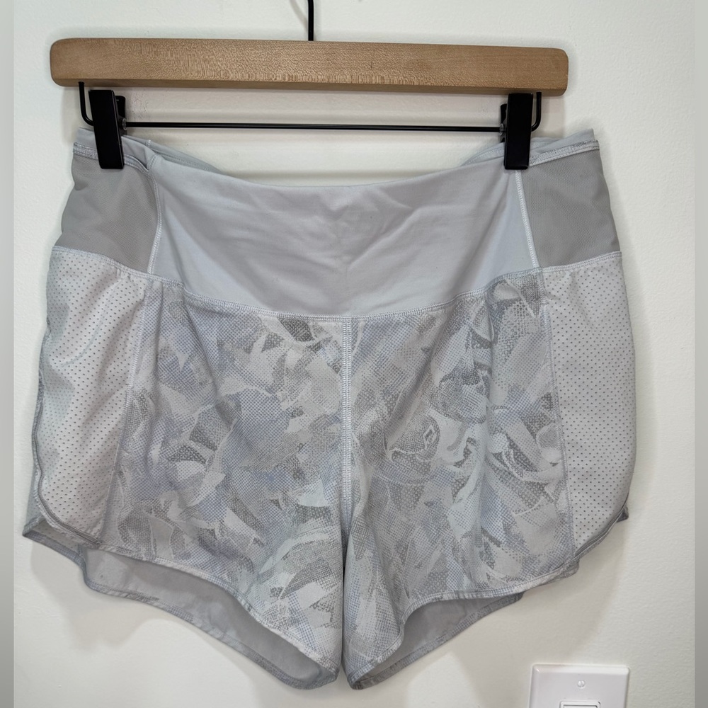 Lululemon Real Quick Short Perforated 3.5", size 10